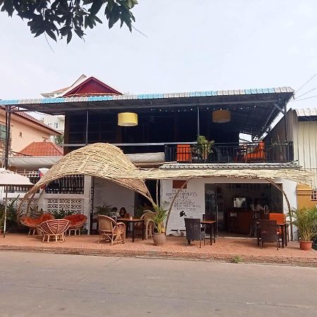 Nomad Guesthouse Kratié Exterior foto